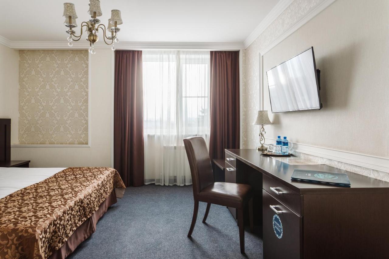 Отель карат. Отель Carat 4* Краснодар. Гостиница карат Батайск. Отель карат Абхазия. Гостиница карат Хабаровск.
